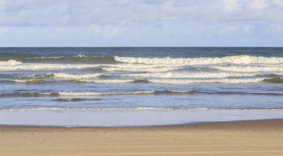 Análise da Adema constata que praia da Aruana, em Aracaju, já está própria para banho
