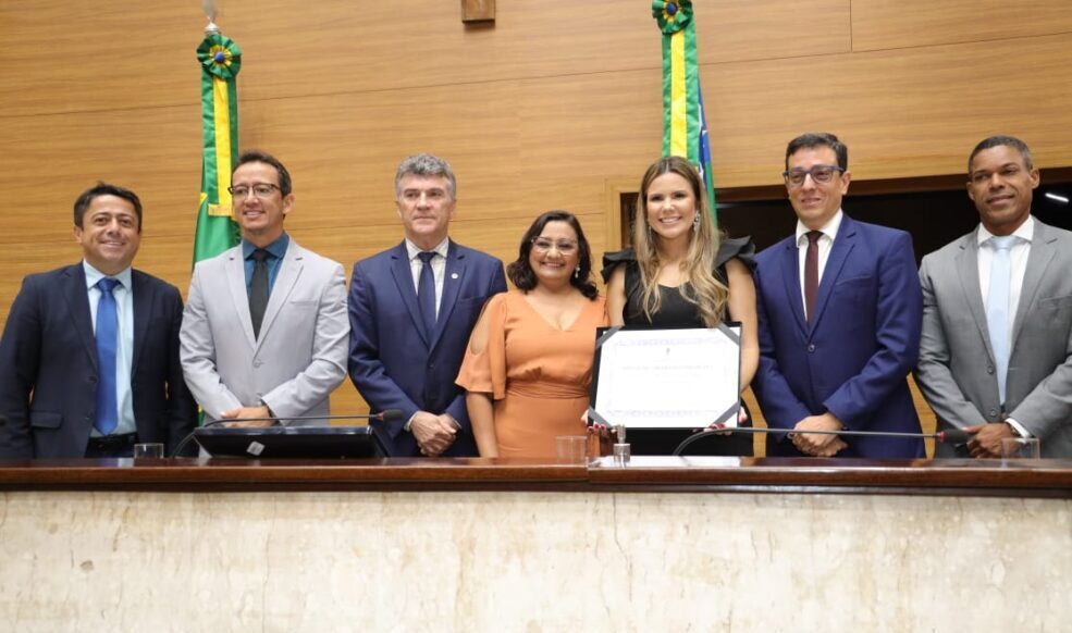 Delegada Luciana Pereira recebe Título de Cidadania Sergipana