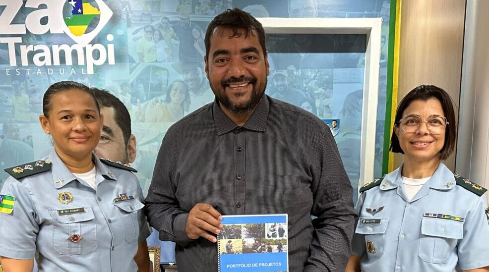 Integrantes da Polícia Militar visitam gabinete do Deputado Luizão Dona Trampi e apresentam Portfólio de Projetos