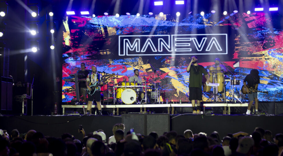 Sergipanos curtem Verão Sergipe com o som de Maneva