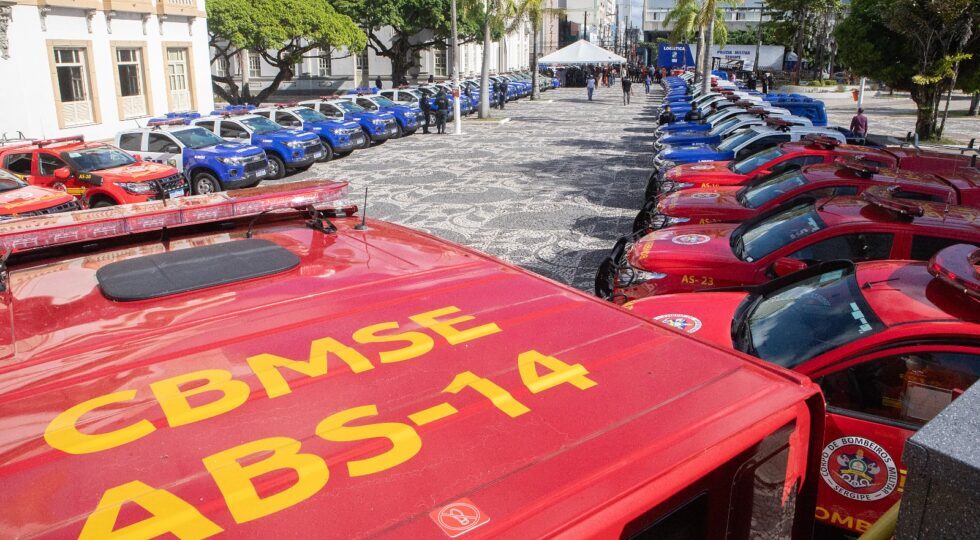 Governo de Sergipe realiza entrega de armas, munições, equipamentos e veículos à SSP 