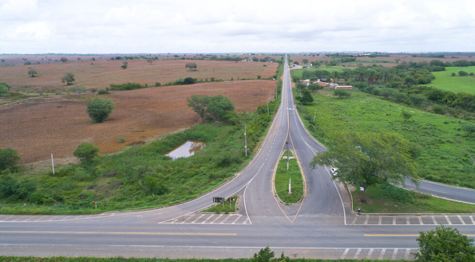 Governador Fábio Mitidieri comemora edital de contratação para duplicação da BR-235