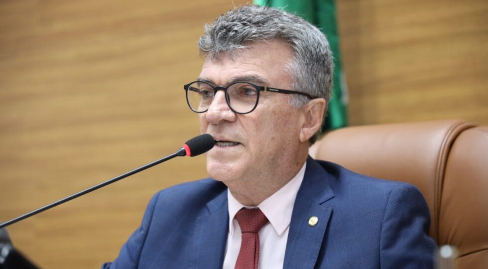 Garibalde Mendonça homenageia ex-senadora Maria do Carmo Alves