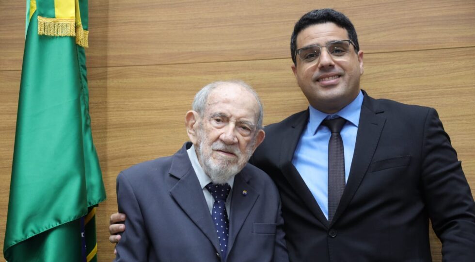 Presidente da Alese parabeniza Deoclécio Vieira Filho por aniversário