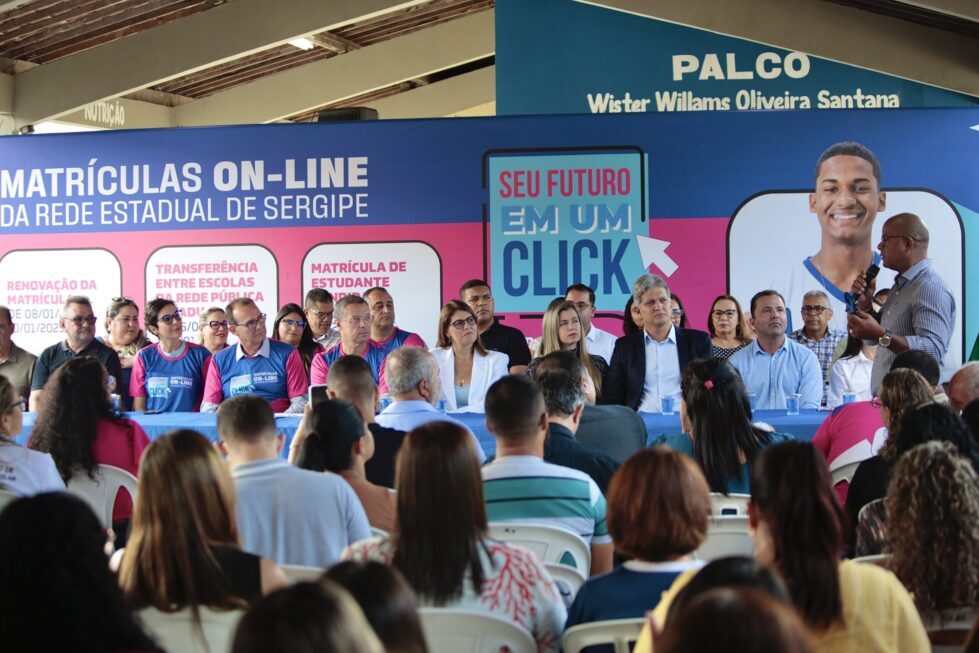 Governo do Estado inicia matrícula da rede estadual, investe R$ 3 milhões em segurança alimentar e anuncia investimentos em Socorro
