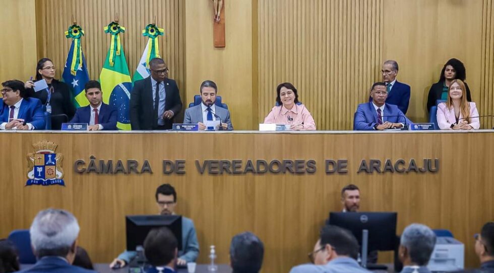 Prefeitura de Aracaju enviará à Câmara projetos que visam à criação e reestruturação de secretarias municipais