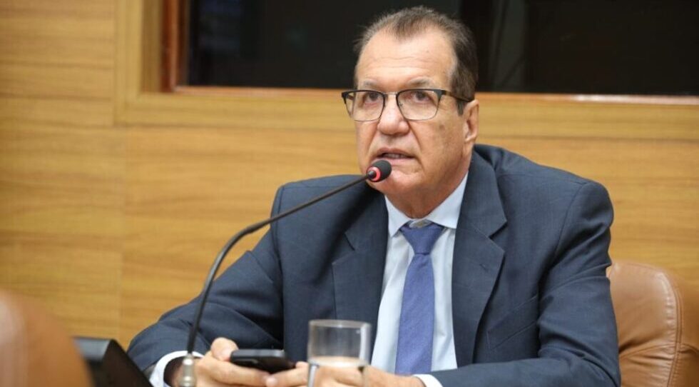 Adailton Martins anuncia projeto de beach soccer na Barra dos Coqueiros