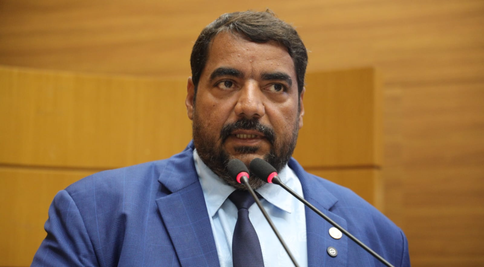 Deputado Luizão Donatrumpi critica uso de escola pública para militância partidária e defende projeto para coibir prática