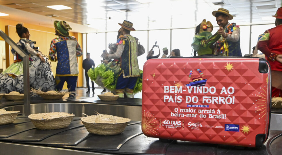 Governo de Sergipe inicia recepção especial a turistas com muito forró e alegria