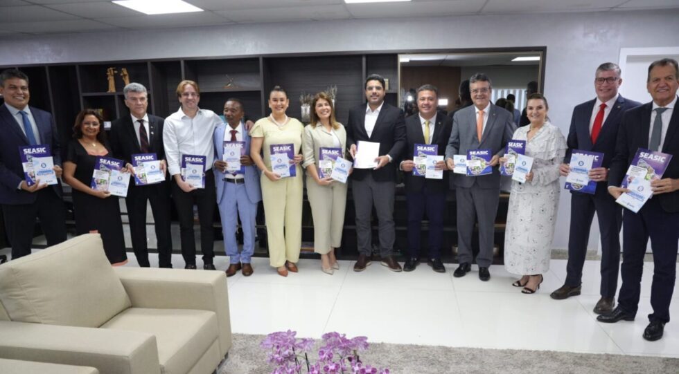 Deputados recebem Secretária Érica Mitidieri na Assembleia Legislativa