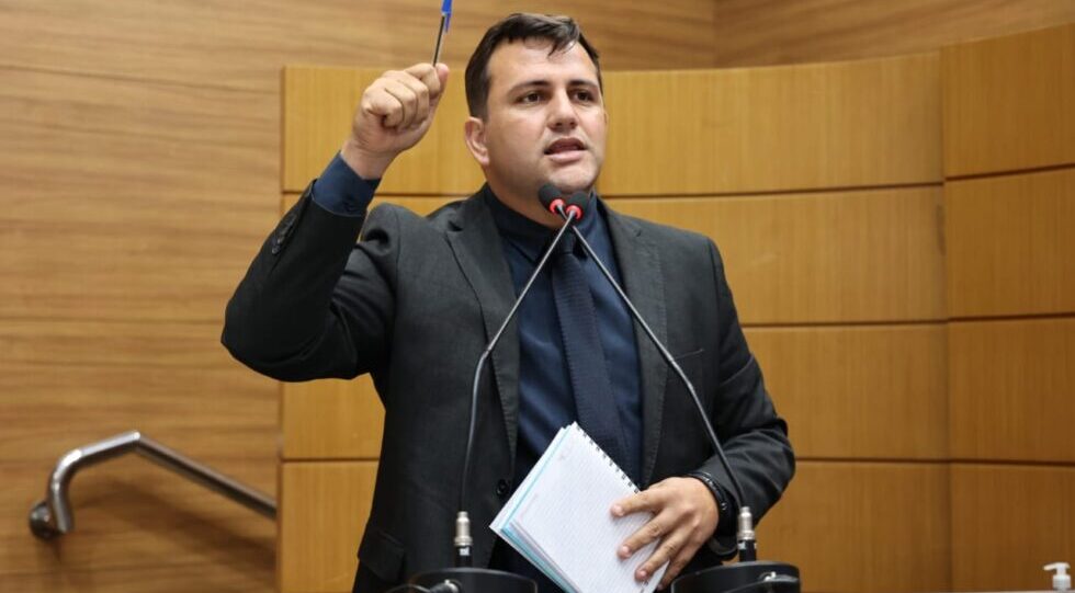 Deputado Marcos Oliveira critica propagação de cassino online na Lotese de Sergipe