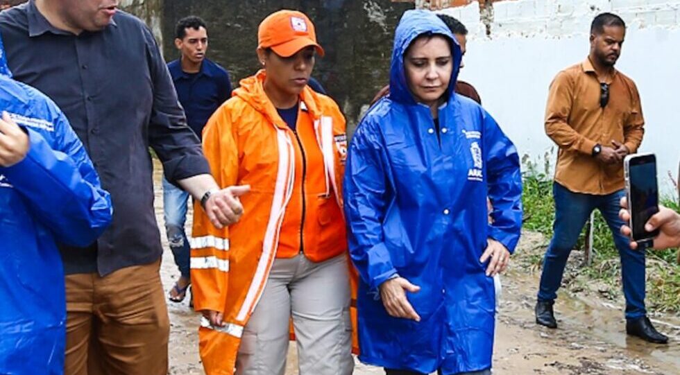 Prefeita Emília Corrêa acompanha ações do Comitê Operacional para reduzir impactos das chuvas