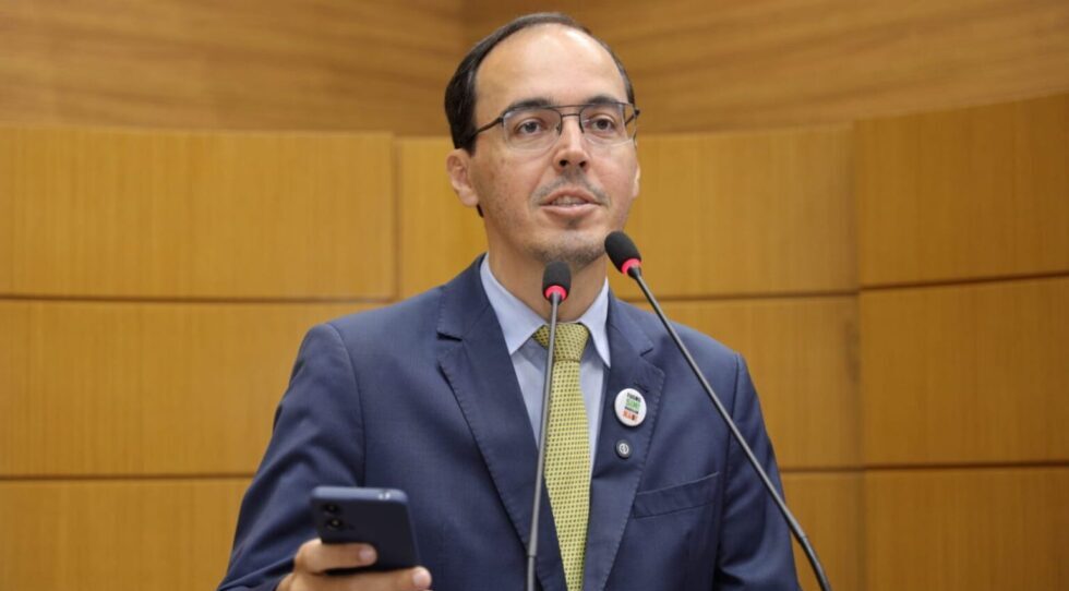 Georgeo Passos celebra sanção de lei que proíbe fogos com barulho
