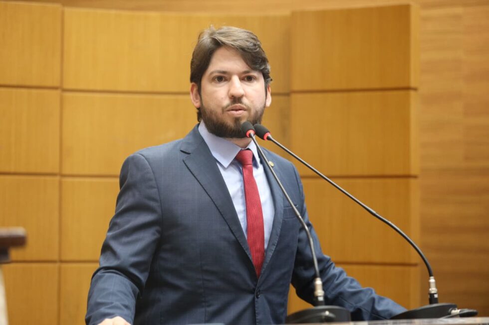 Deputado Jorginho Araujo destaca segurança no Carnaval e repudia arbitragem em jogo do América de Propriá