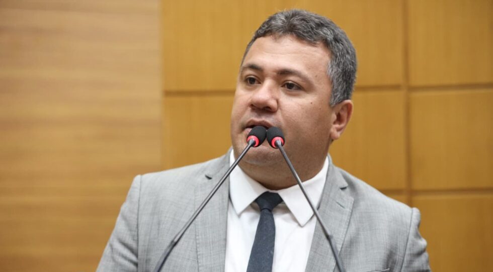 Deputado Kaká Santos anuncia reforço na segurança e retorno dos plantões na delegacia de Tobias Barreto