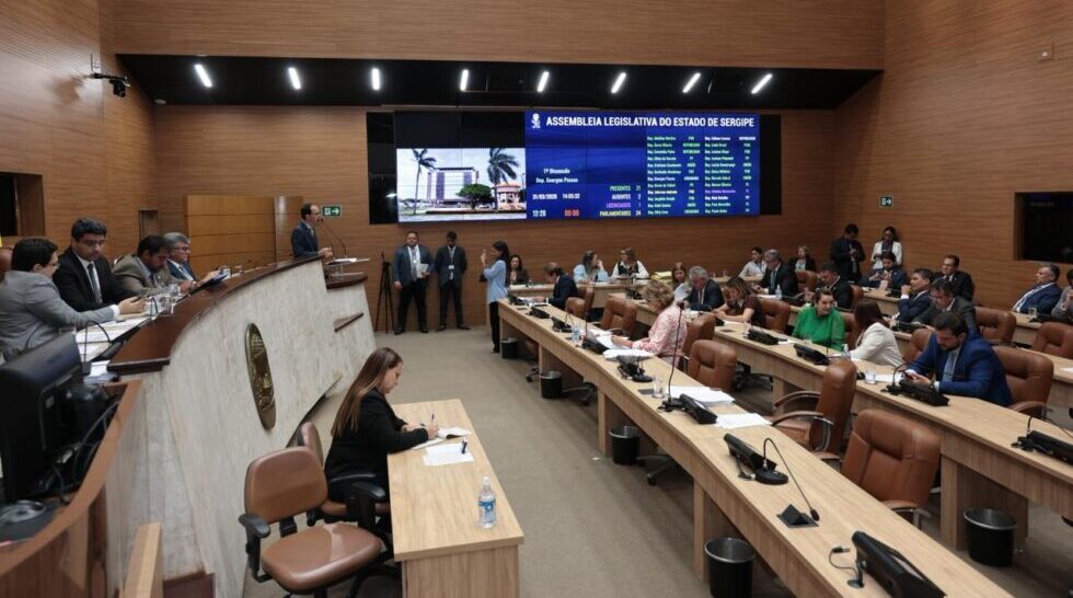 Alese aprova reajuste salarial e novas regras de valorização para servidores estaduais