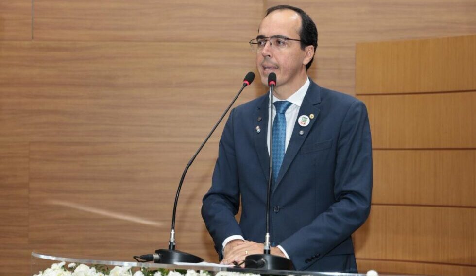 Deputado Georgeo Passos volta a pedir explicações para falta de água em Aracaju