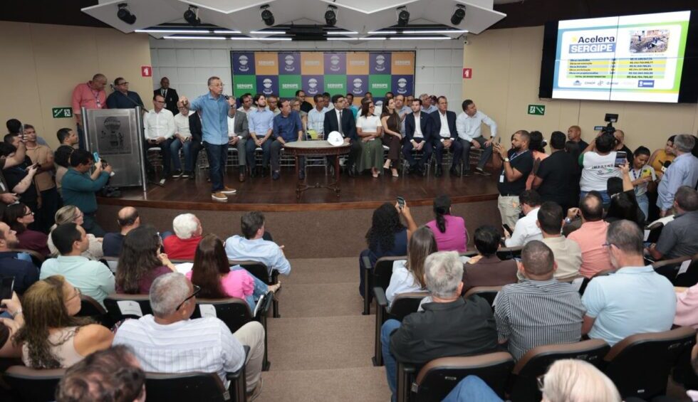 Deputados participam da assinatura de ordens de serviço que somam R$ 206 milhões e beneficiam municípios sergipanos