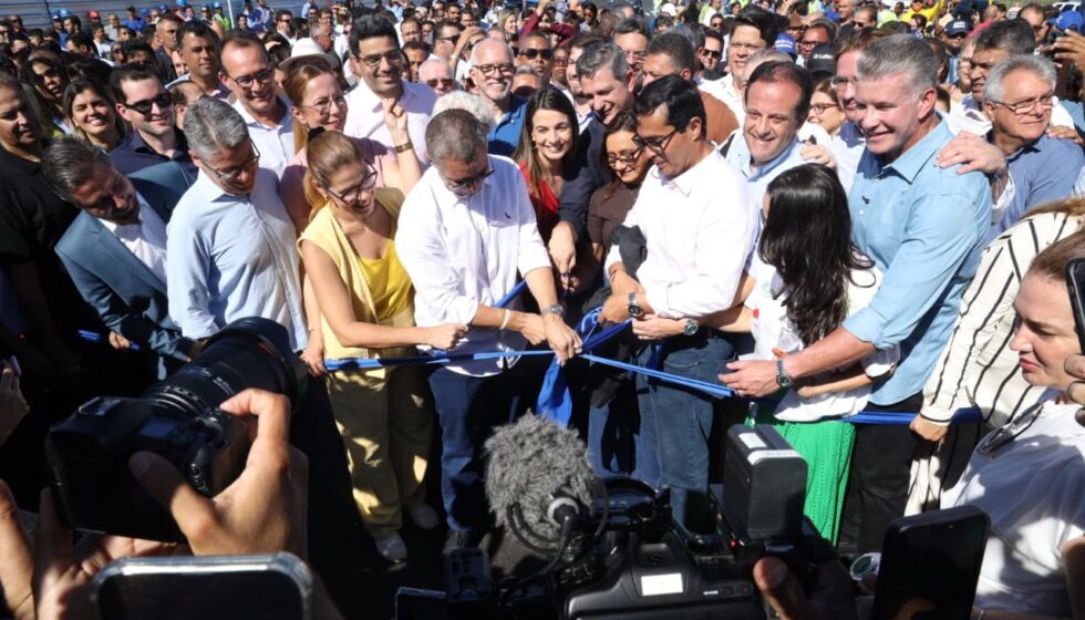 Deputados participam de entrega do novo viaduto de Aracaju